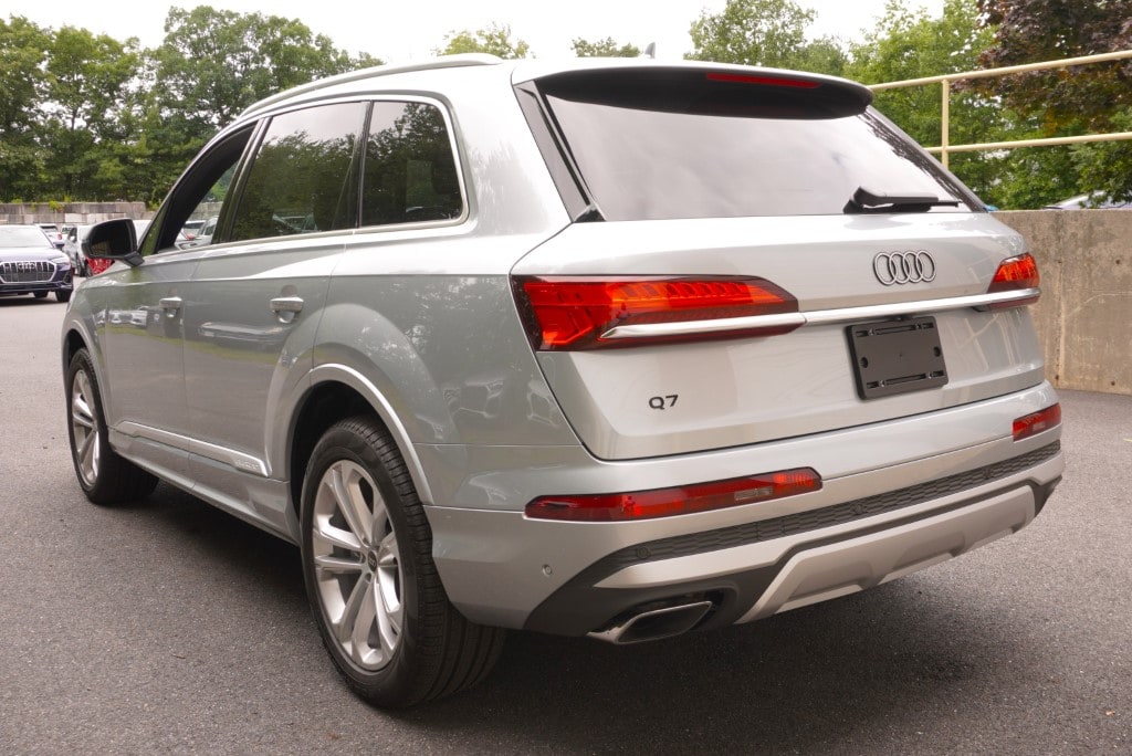 new 2025 Audi Q7 car, priced at $73,350