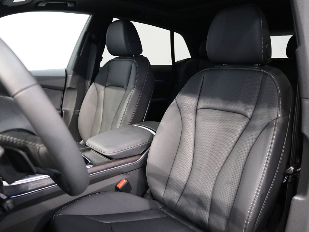 new 2025 Audi Q8 car