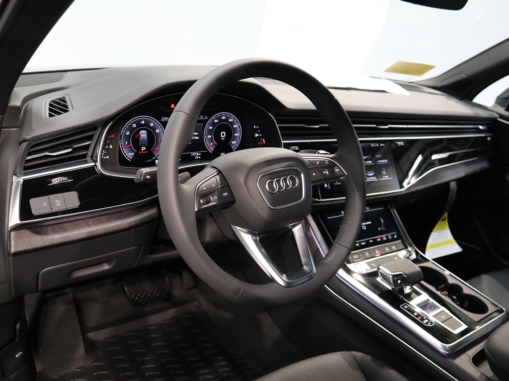 new 2025 Audi Q7 car, priced at $76,800