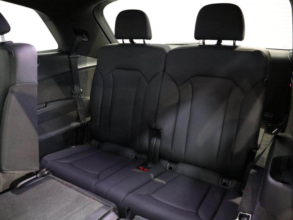 new 2025 Audi Q7 car