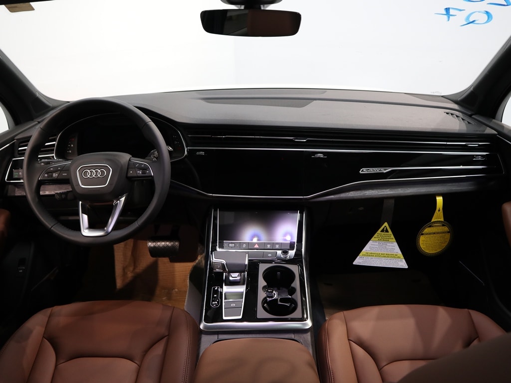 new 2025 Audi Q7 car, priced at $77,580