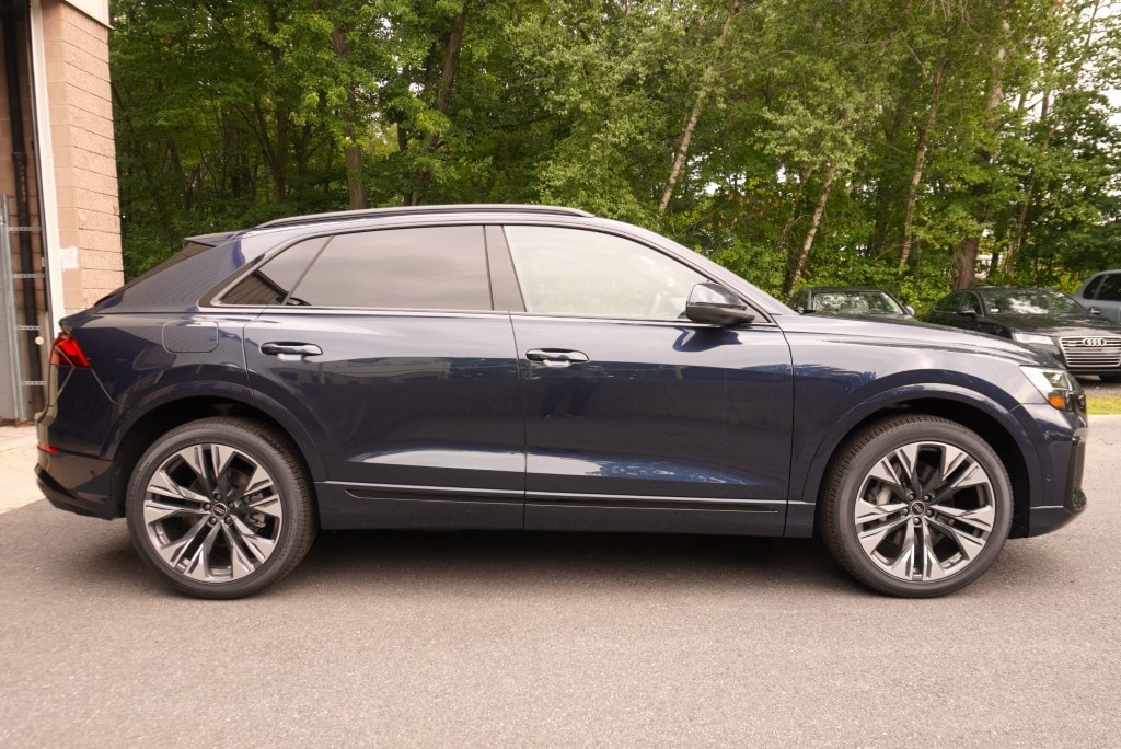 new 2025 Audi Q8 car