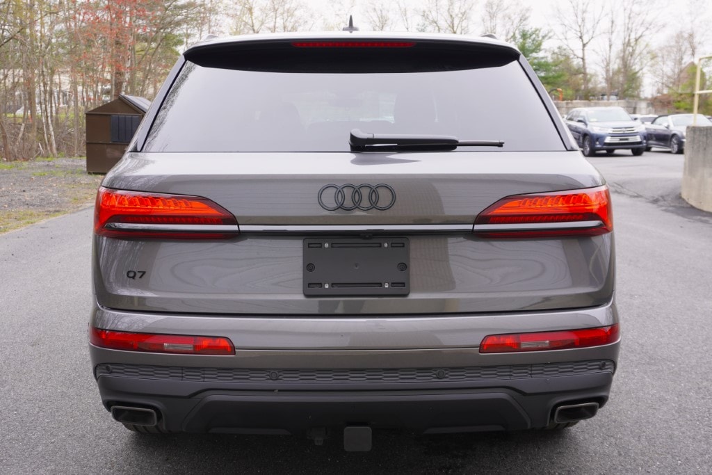 new 2025 Audi Q7 car, priced at $77,130