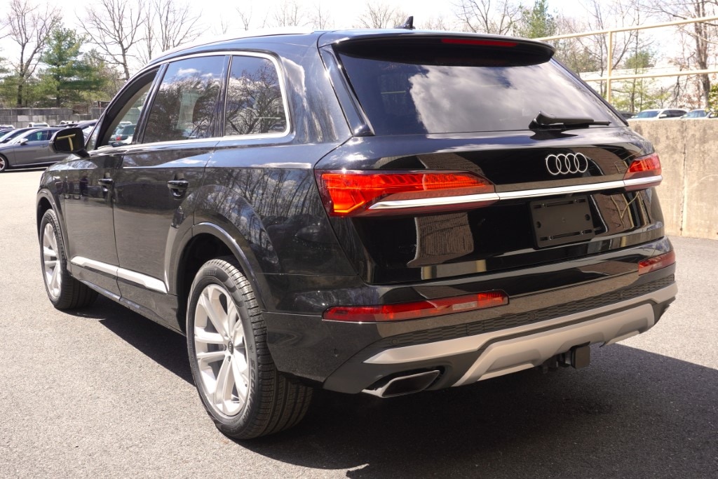 new 2025 Audi Q7 car, priced at $65,730