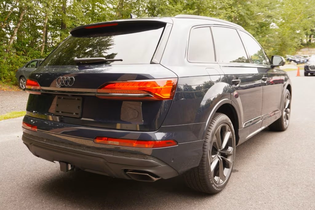 new 2026 Audi Q7 car, priced at $78,445