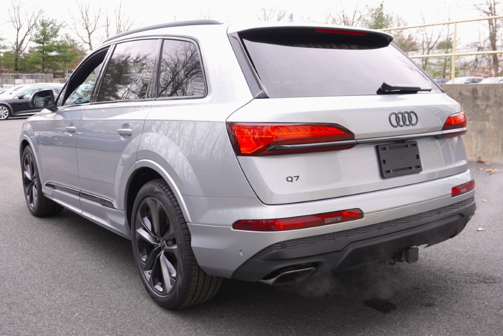 new 2025 Audi Q7 car, priced at $77,750