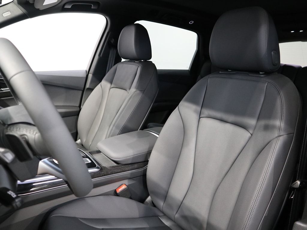 new 2025 Audi Q7 car