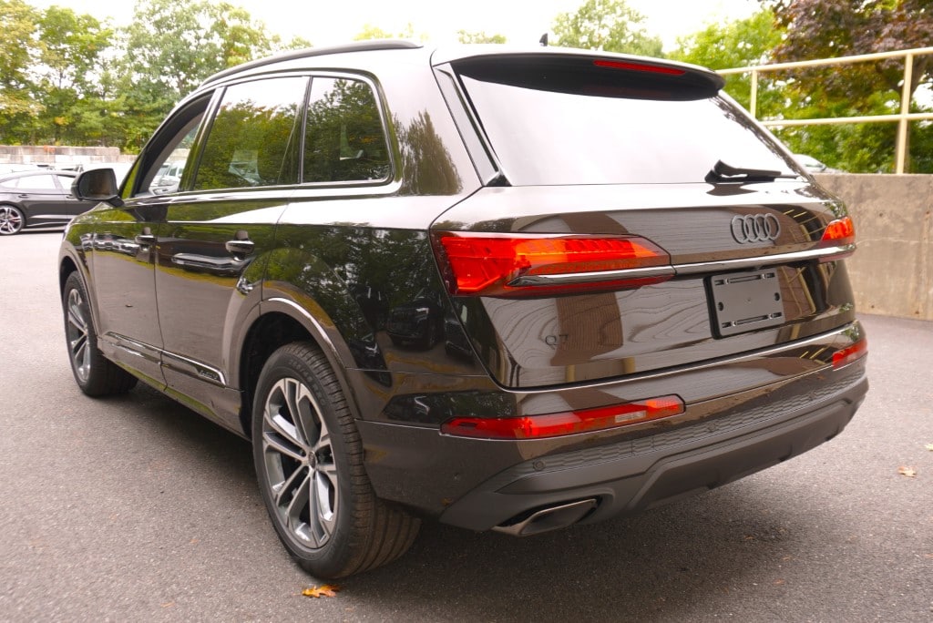 new 2025 Audi Q7 car, priced at $88,655