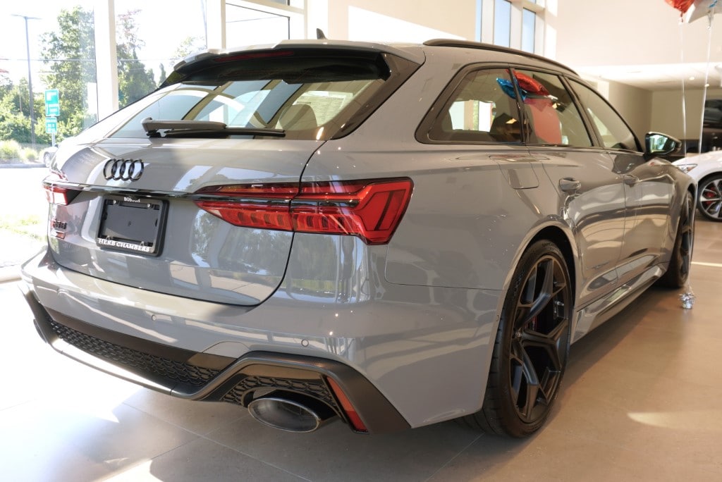 new 2025 Audi RS 6 Avant car, priced at $142,995