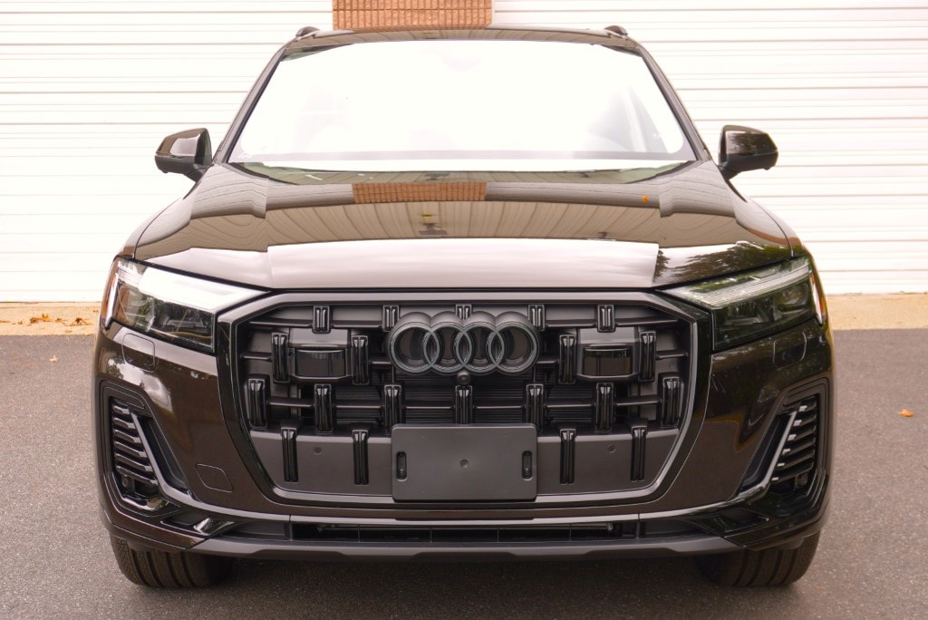 new 2025 Audi Q7 car, priced at $88,655