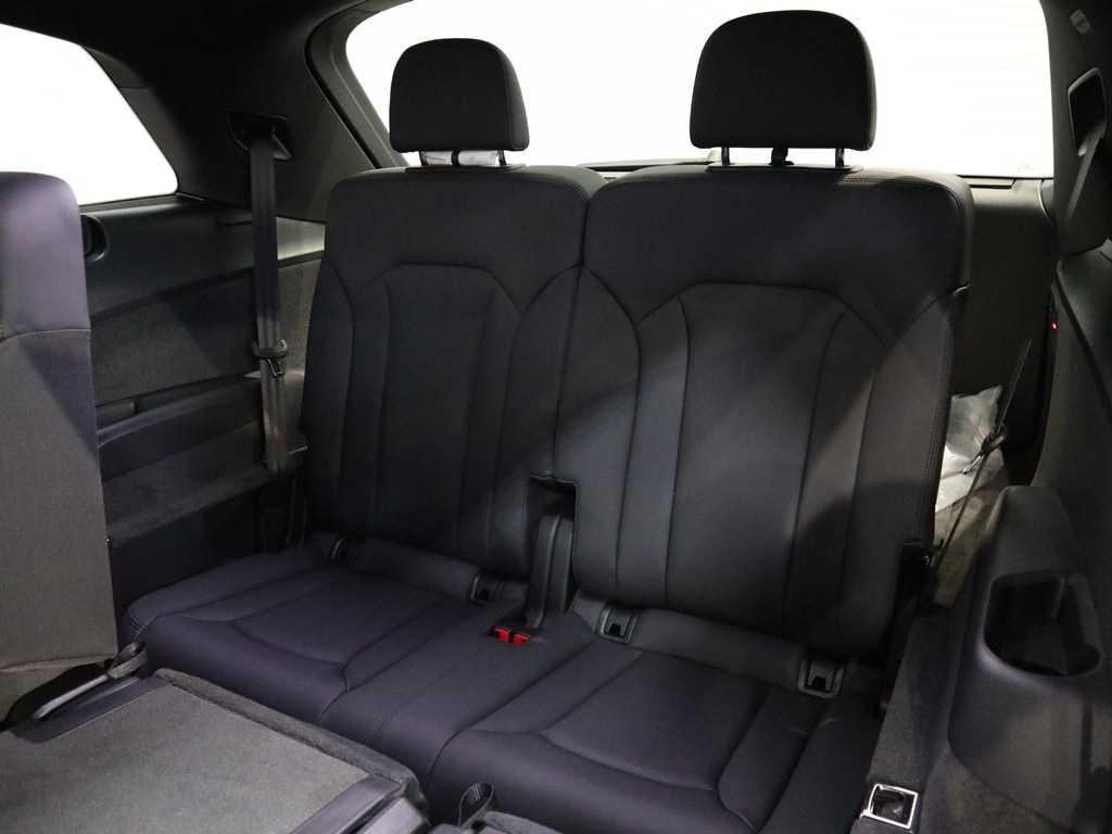 new 2025 Audi Q7 car