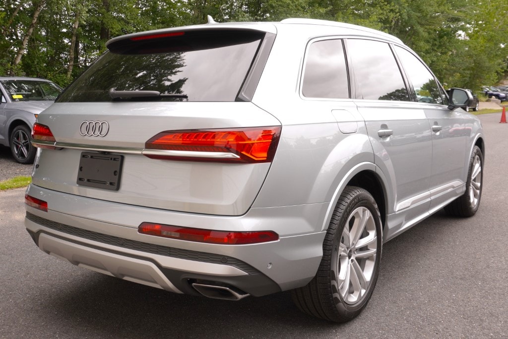 new 2025 Audi Q7 car, priced at $73,350