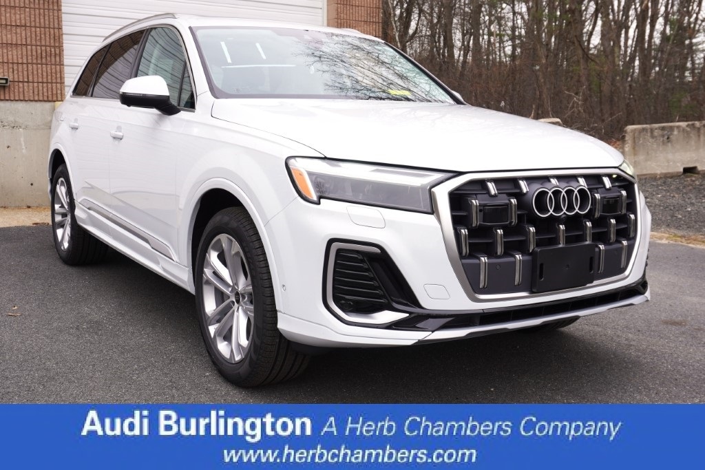 new 2025 Audi Q7 car, priced at $76,480