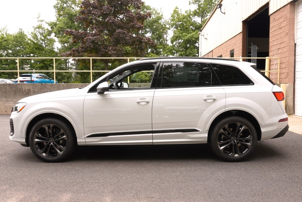 new 2025 Audi Q7 car, priced at $74,320