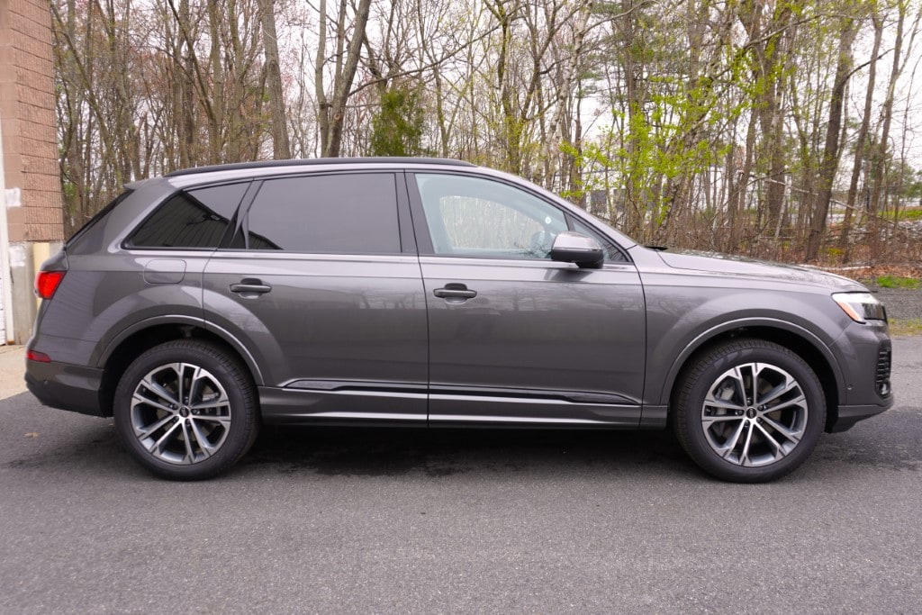 new 2025 Audi Q7 car, priced at $77,805