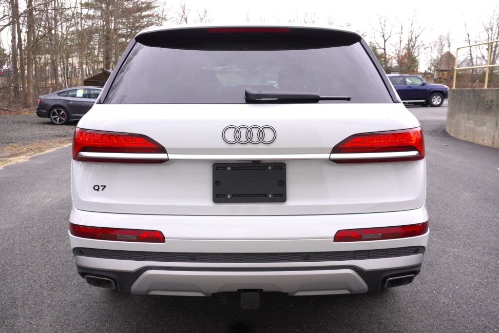 new 2025 Audi Q7 car, priced at $65,730