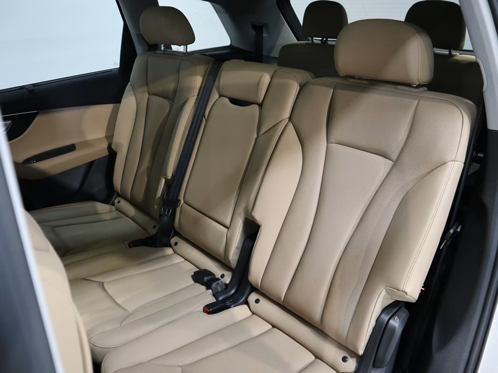 new 2025 Audi Q7 car, priced at $76,480