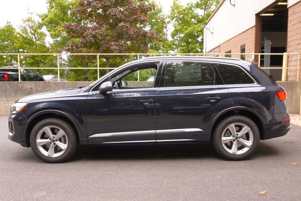new 2025 Audi Q7 car, priced at $76,480