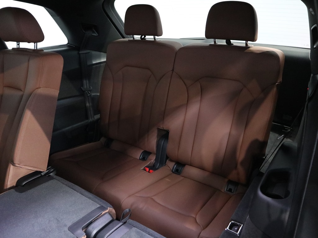 new 2025 Audi Q7 car, priced at $77,580