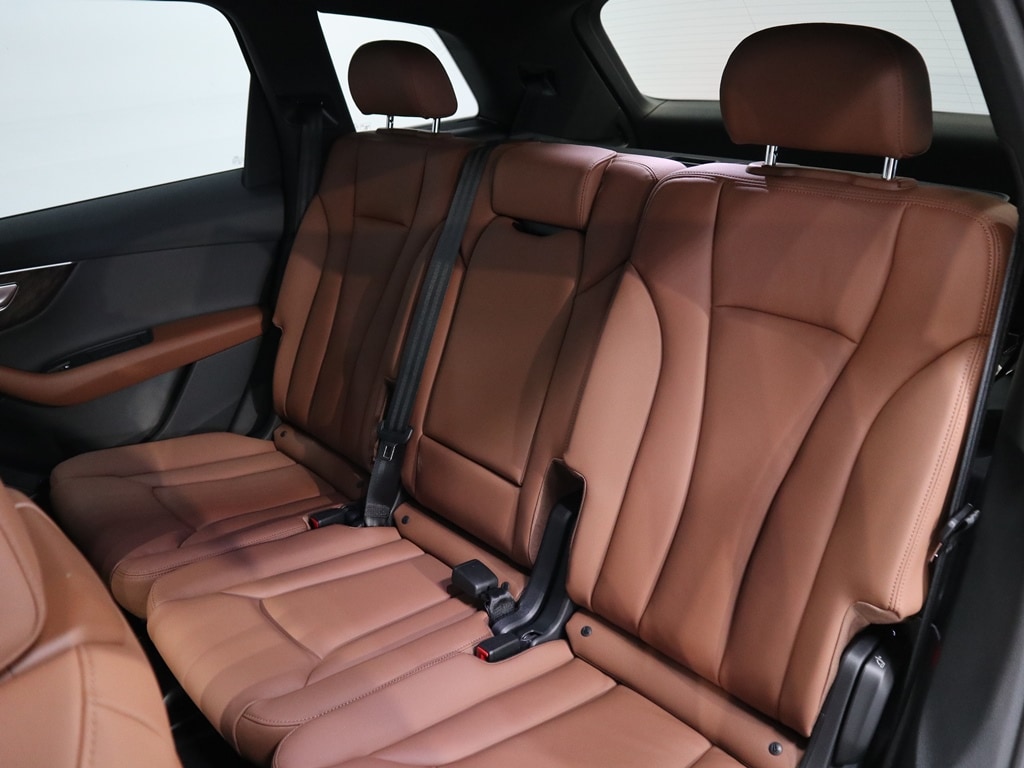 new 2025 Audi Q7 car, priced at $77,580