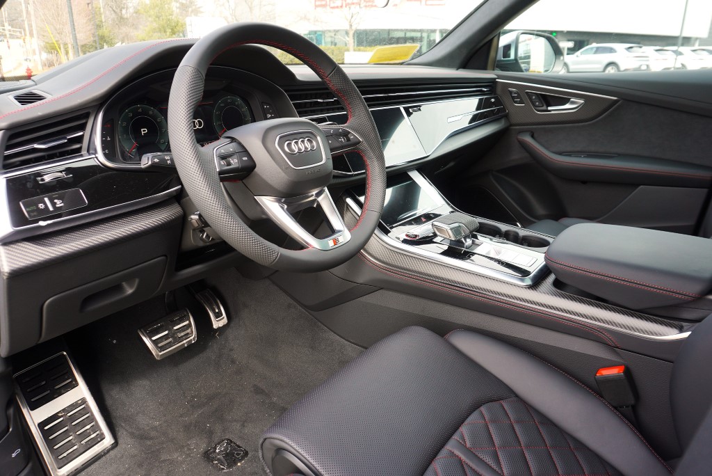 new 2025 Audi SQ8 car