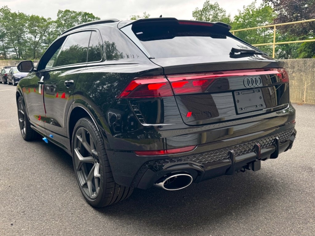 new 2025 Audi RS Q8 car, priced at $145,590
