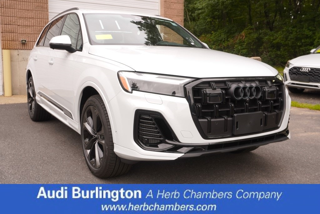 new 2025 Audi Q7 car, priced at $74,320