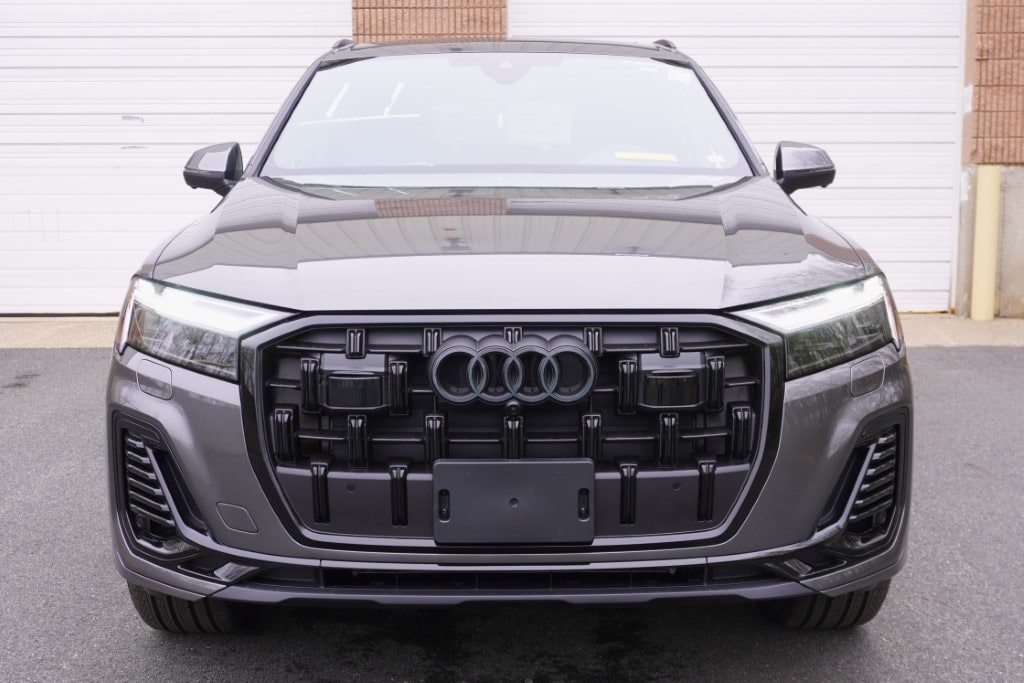 new 2025 Audi Q7 car, priced at $77,750