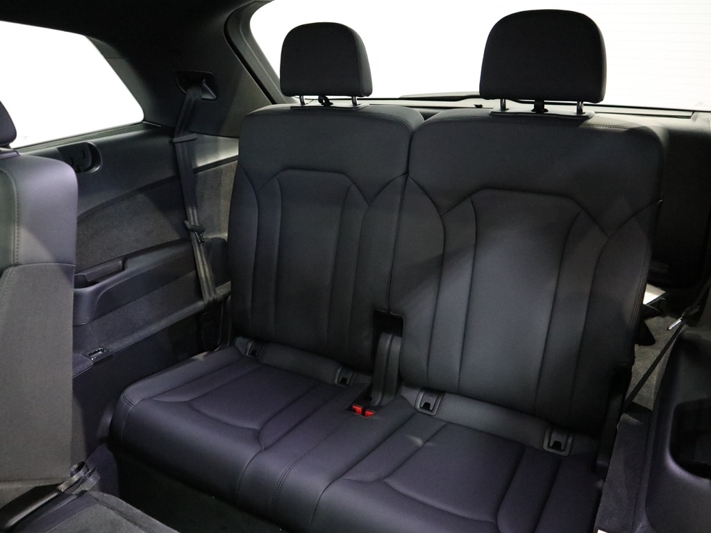 new 2025 Audi Q7 car
