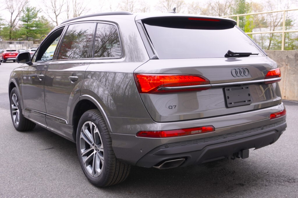 new 2025 Audi Q7 car, priced at $77,750