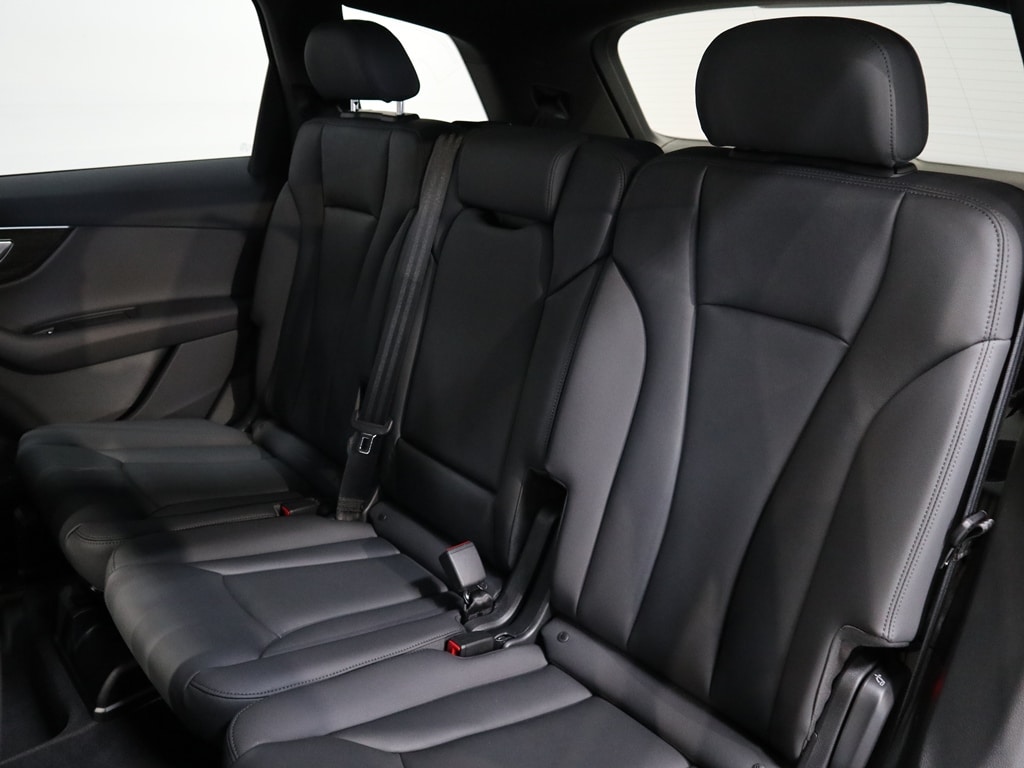 new 2025 Audi Q7 car