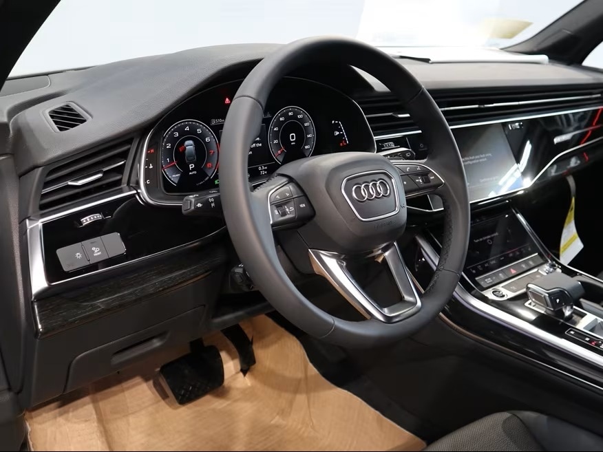 new 2025 Audi Q7 car, priced at $76,480