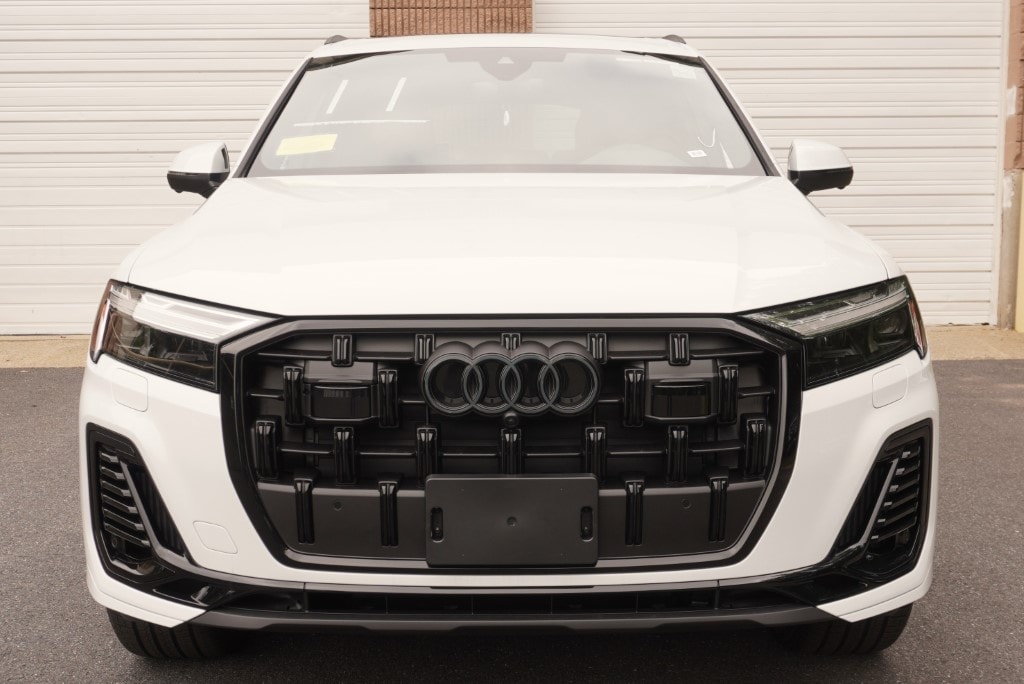 new 2025 Audi Q7 car, priced at $74,320