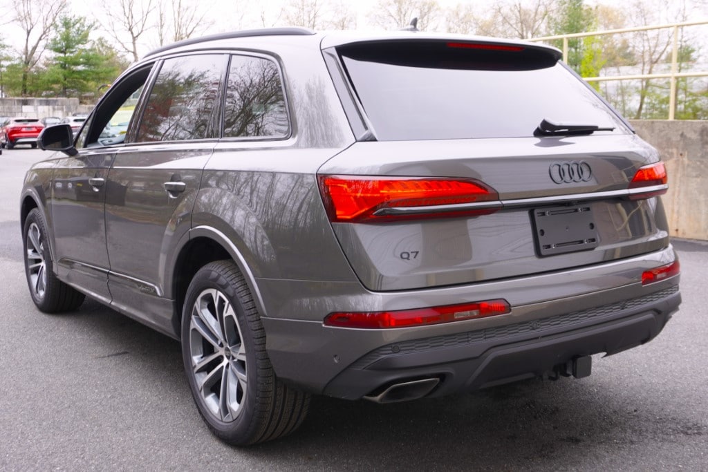 new 2025 Audi Q7 car, priced at $77,805