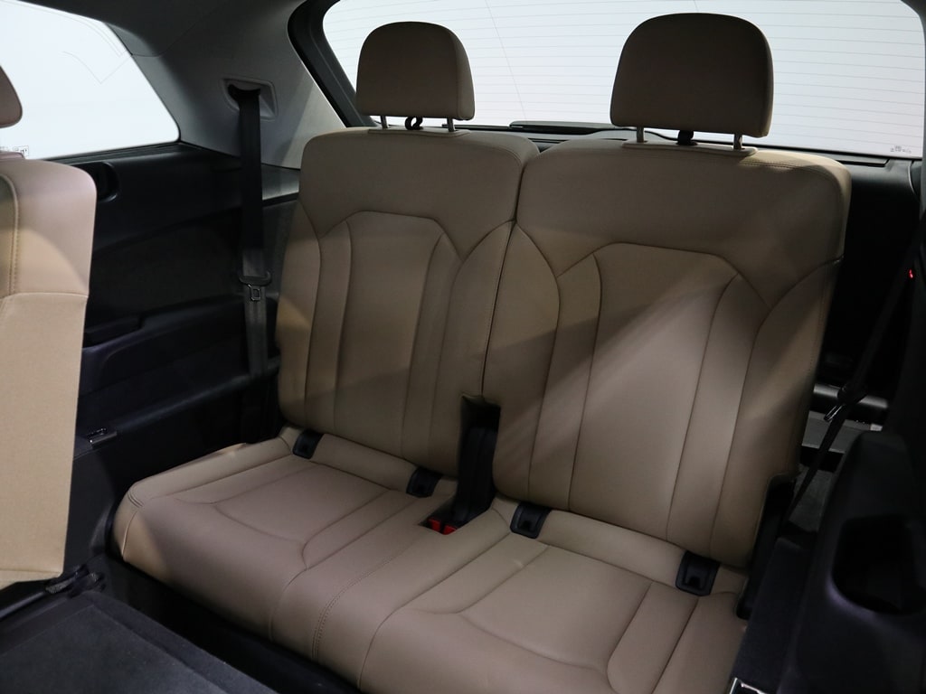 new 2025 Audi Q7 car, priced at $74,685