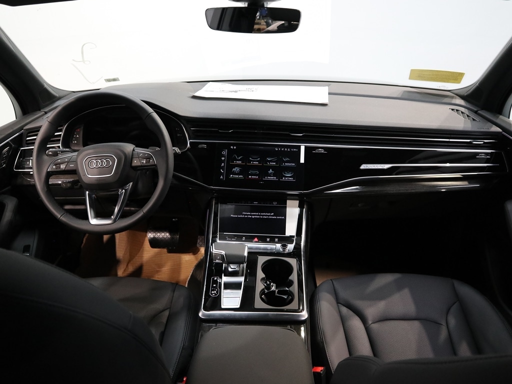 new 2025 Audi Q7 car