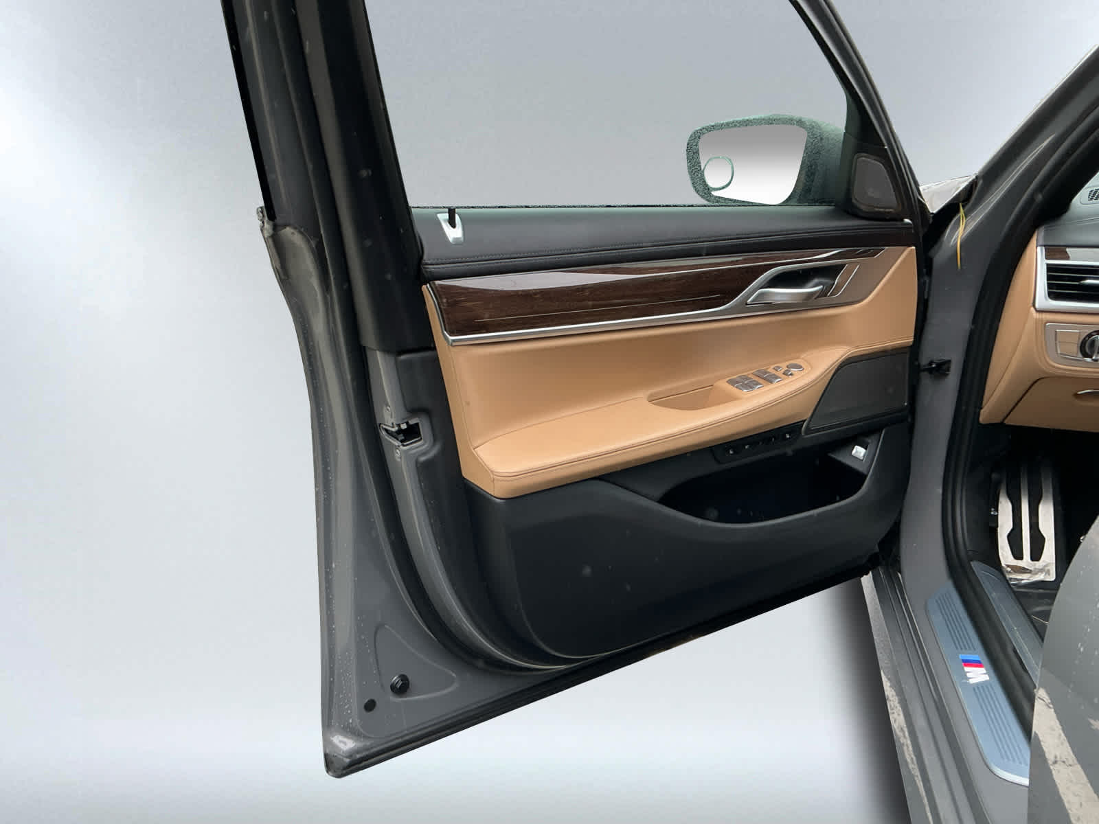 used 2021 BMW 750i car, priced at $39,999