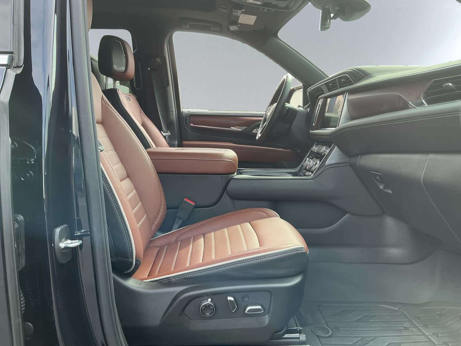 used 2024 GMC Yukon car, priced at $91,998