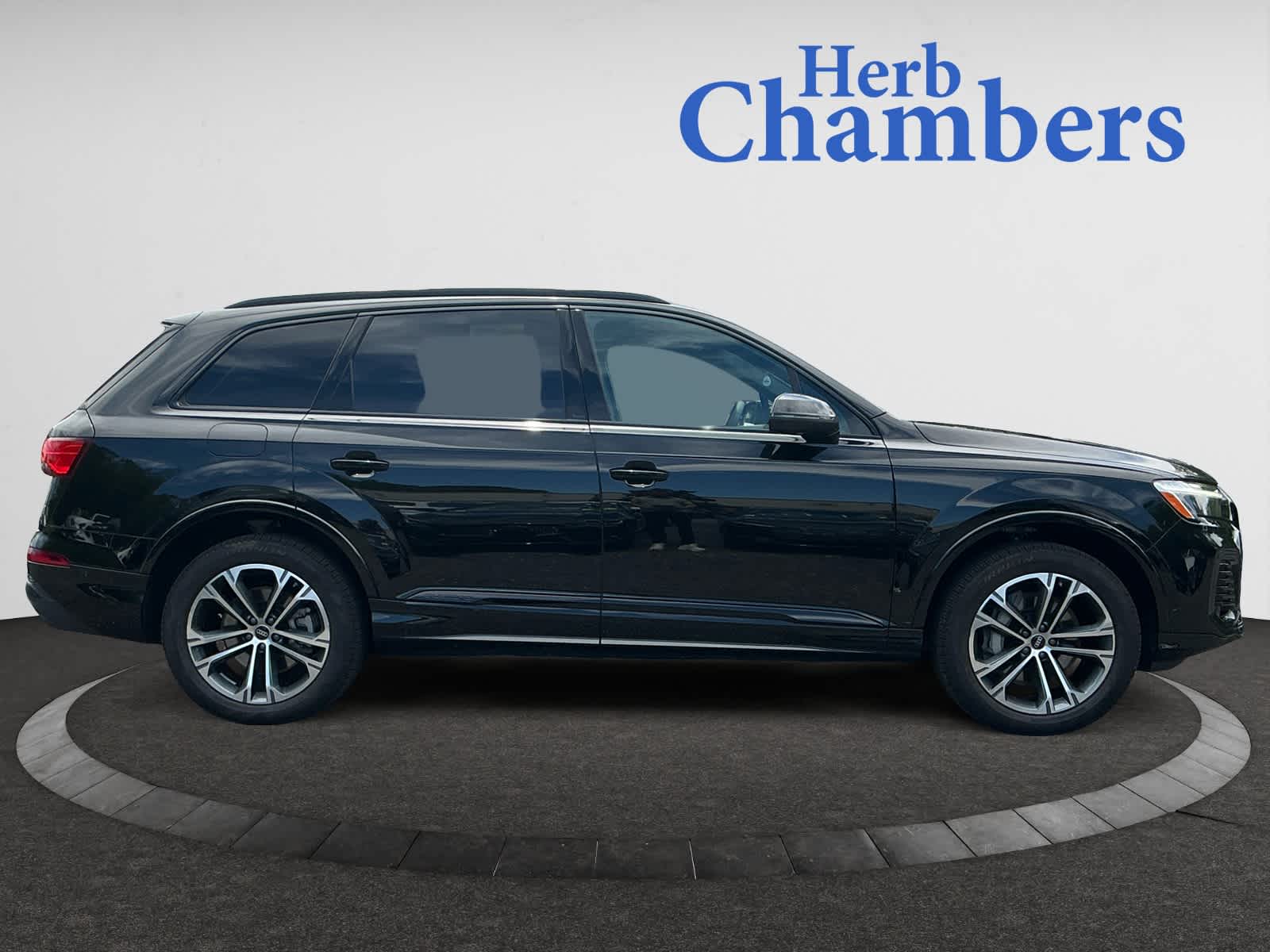 used 2025 Audi Q7 car, priced at $58,998