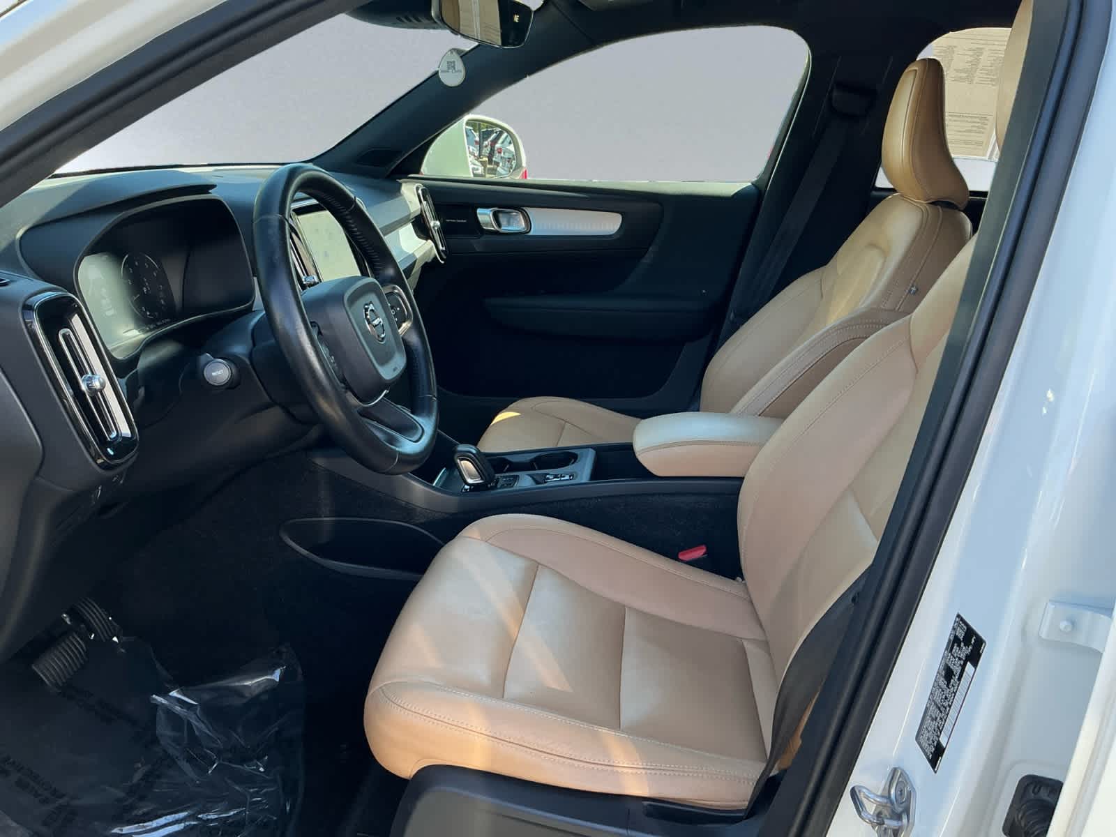 used 2019 Volvo XC40 car, priced at $19,899