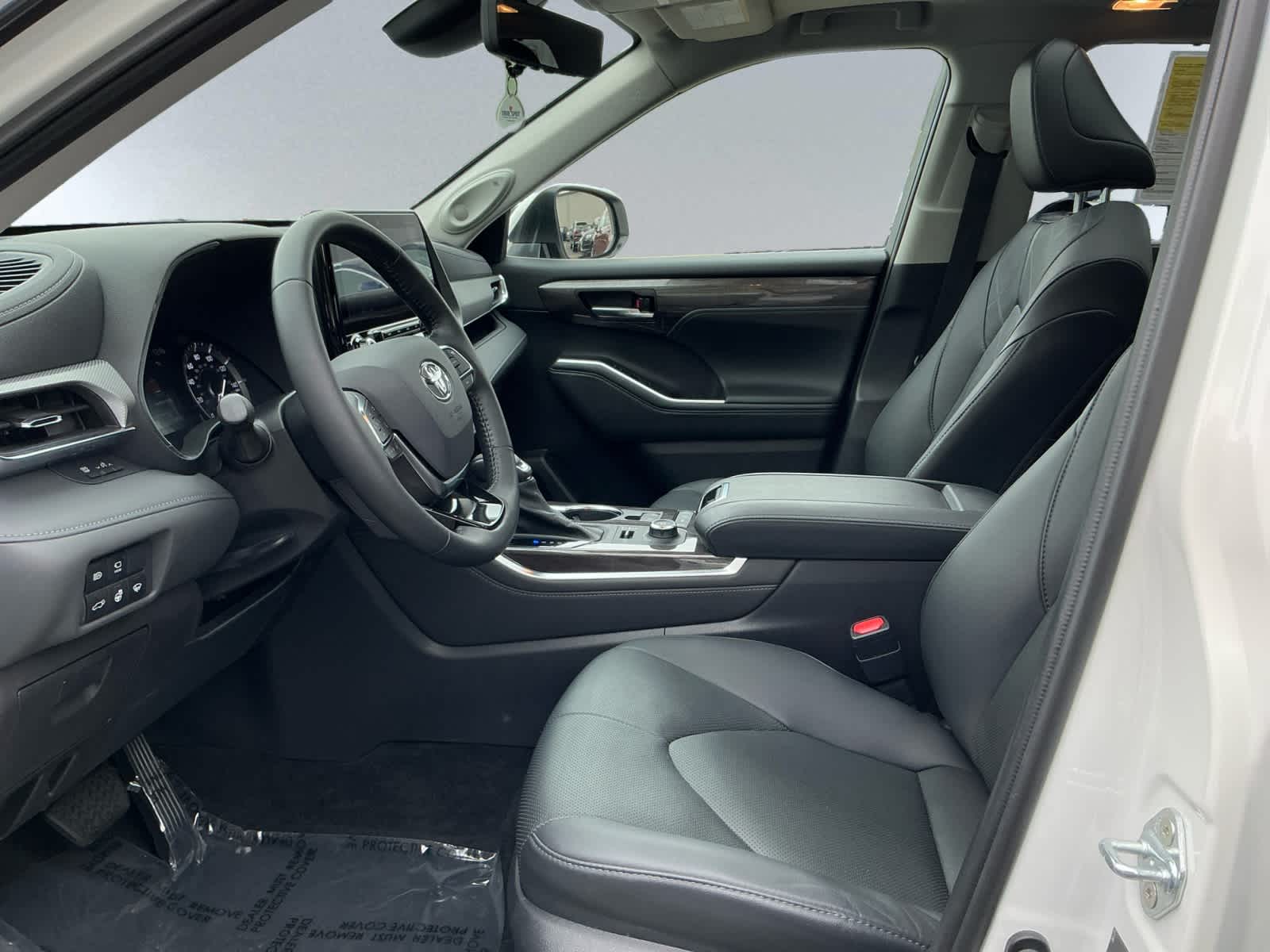 used 2021 Toyota Highlander car, priced at $39,998