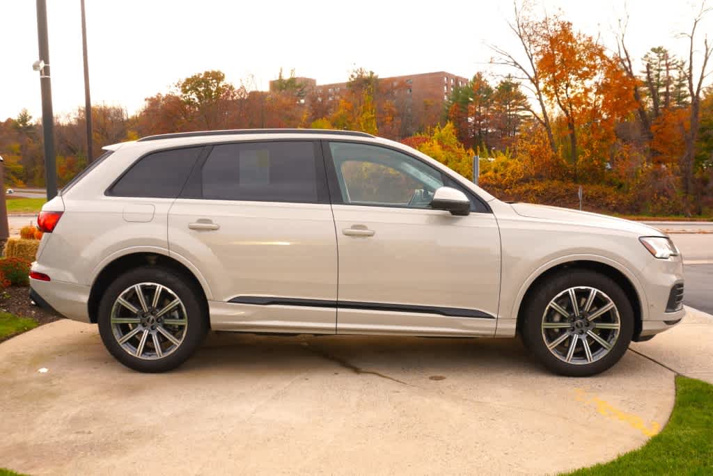 used 2024 Audi Q7 car, priced at $58,998