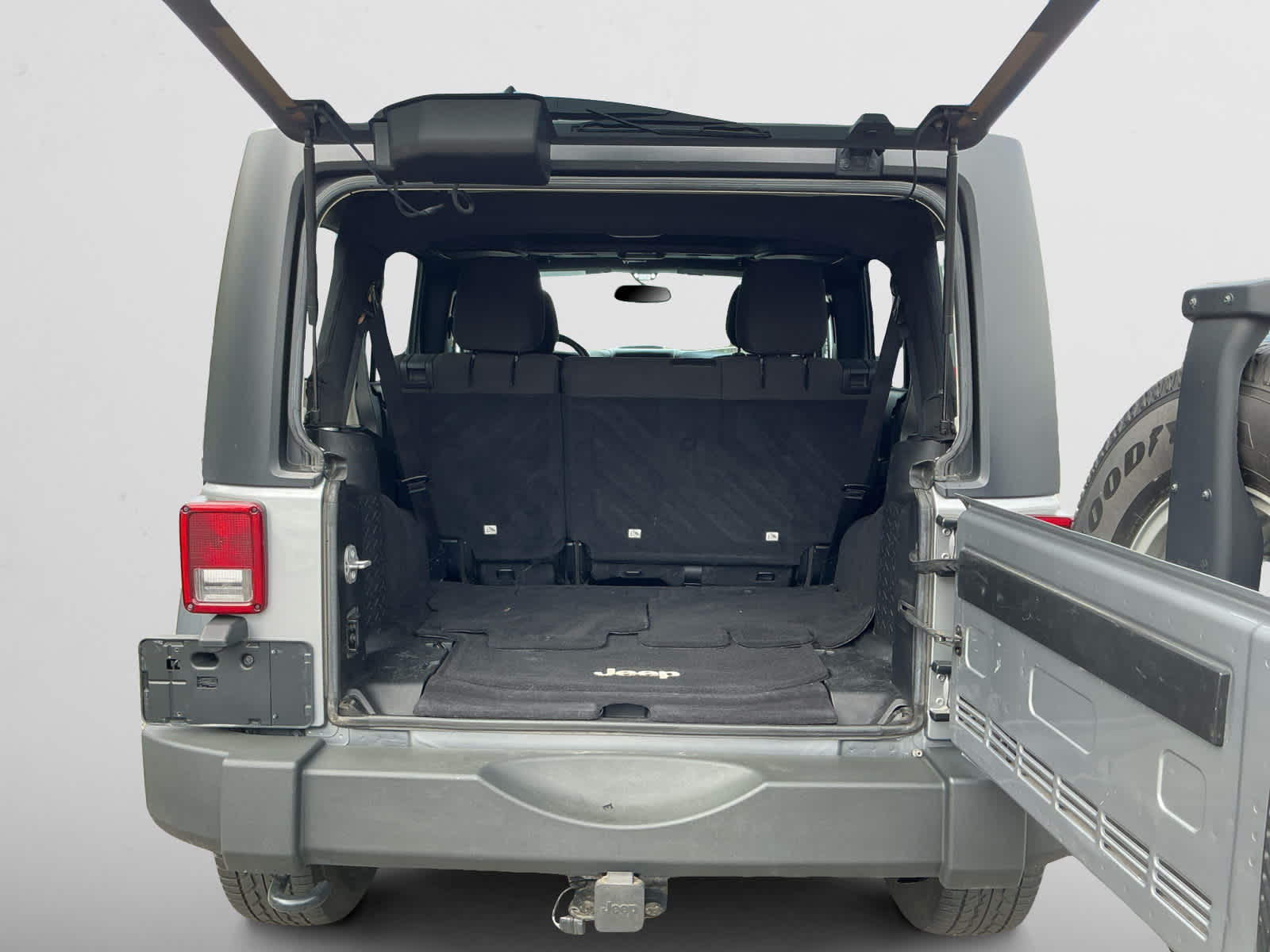 used 2015 Jeep Wrangler Unlimited car, priced at $13,998