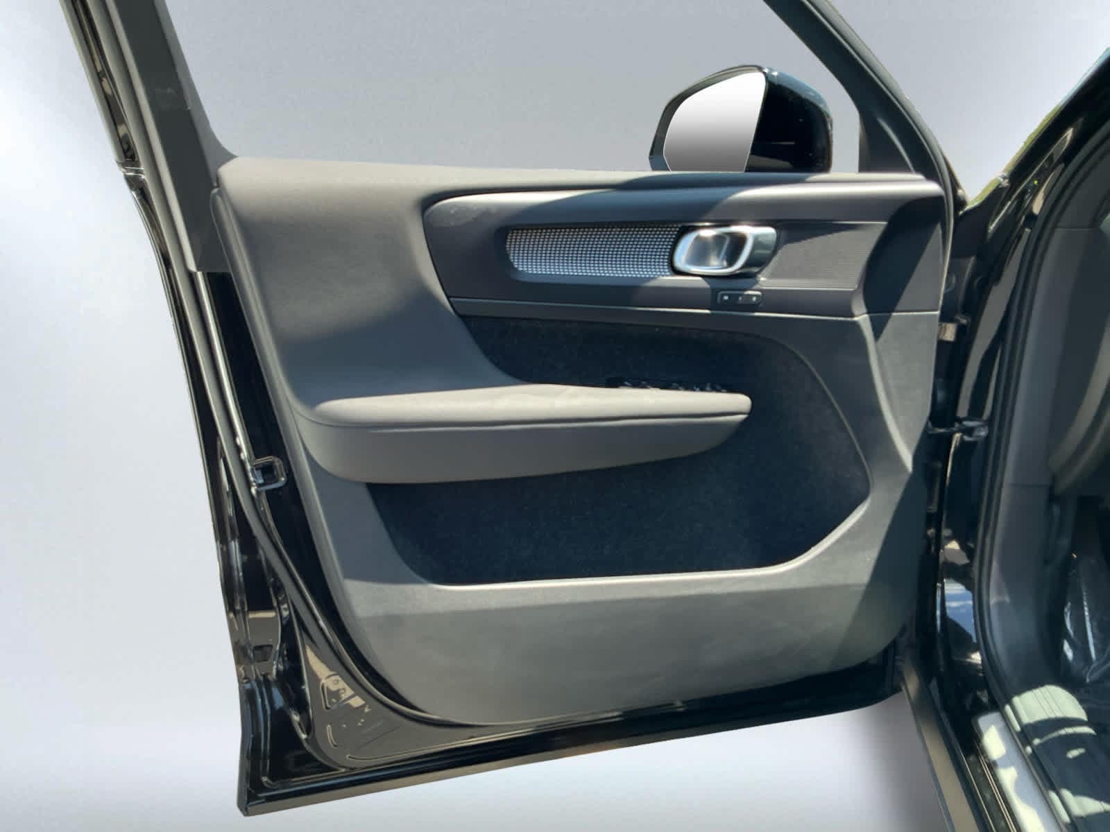 used 2021 Volvo XC40 car, priced at $28,998