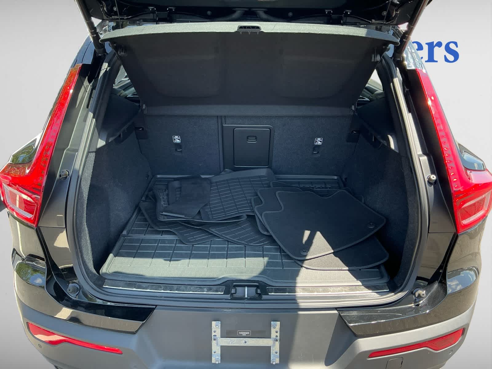 used 2021 Volvo XC40 car, priced at $28,998