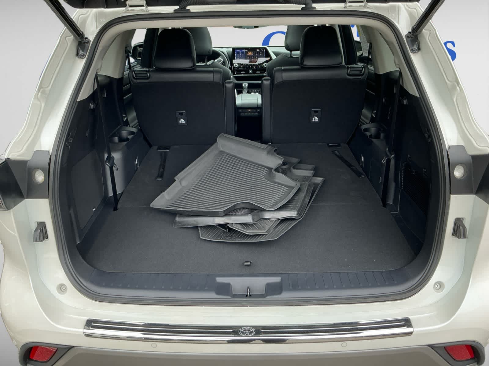 used 2021 Toyota Highlander car, priced at $39,998