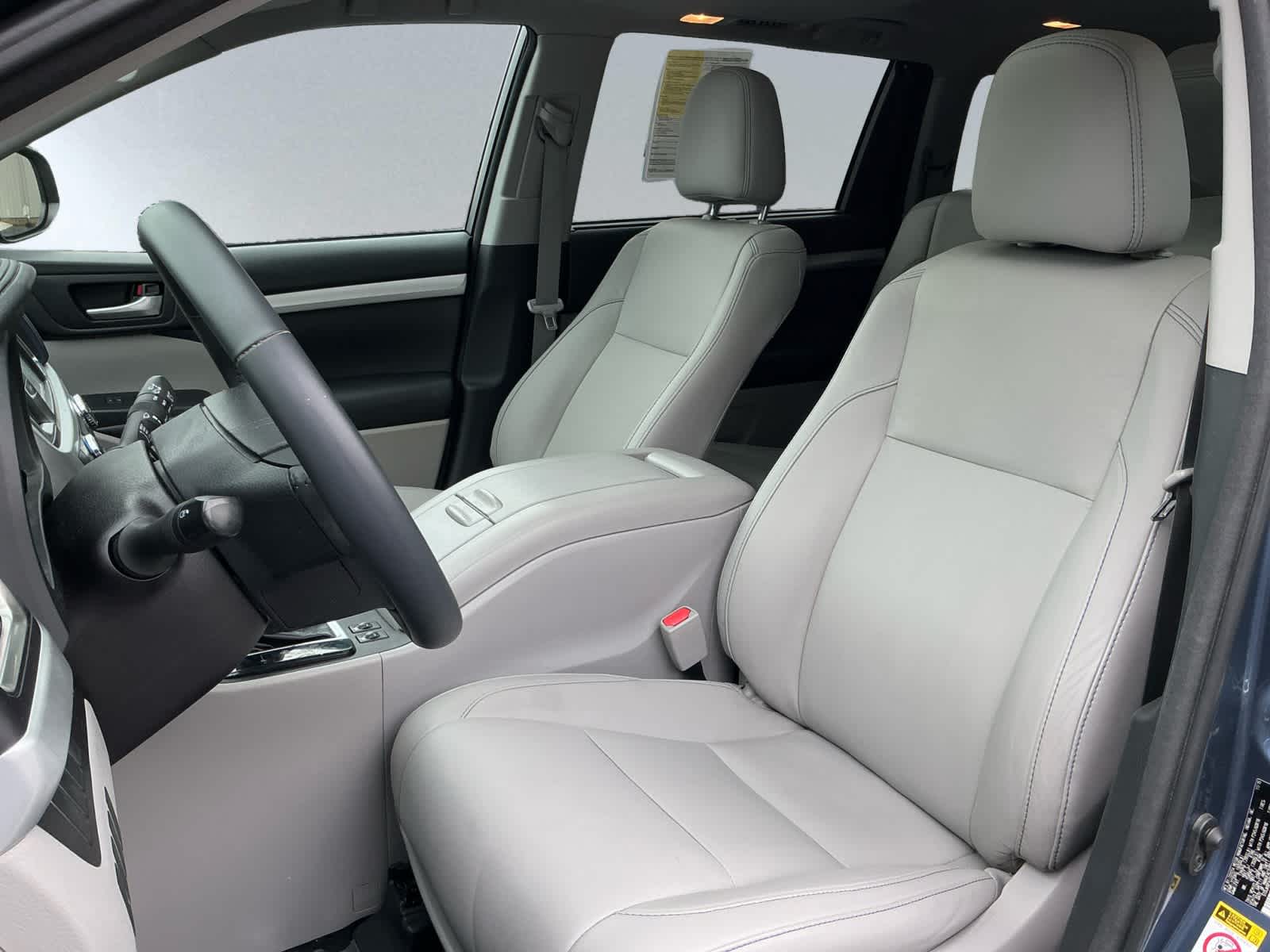 used 2016 Toyota Highlander car, priced at $25,998