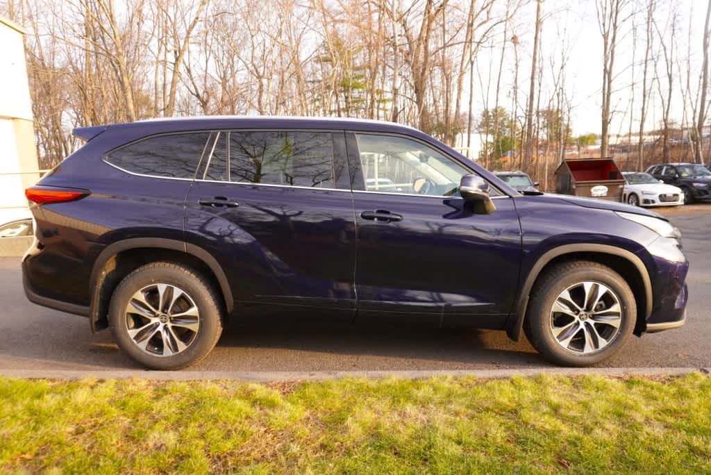 used 2021 Toyota Highlander car, priced at $32,998