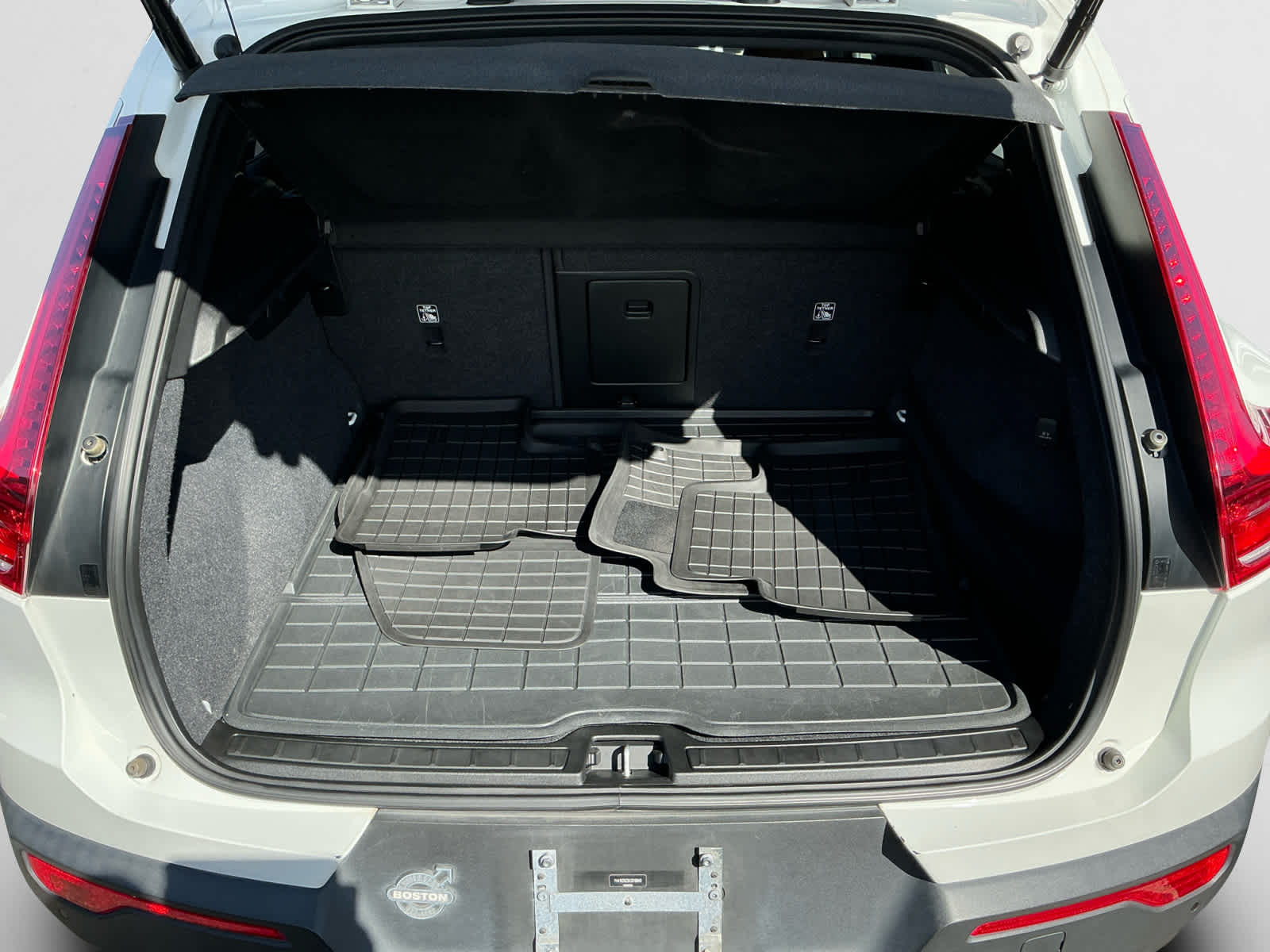 used 2019 Volvo XC40 car, priced at $19,899