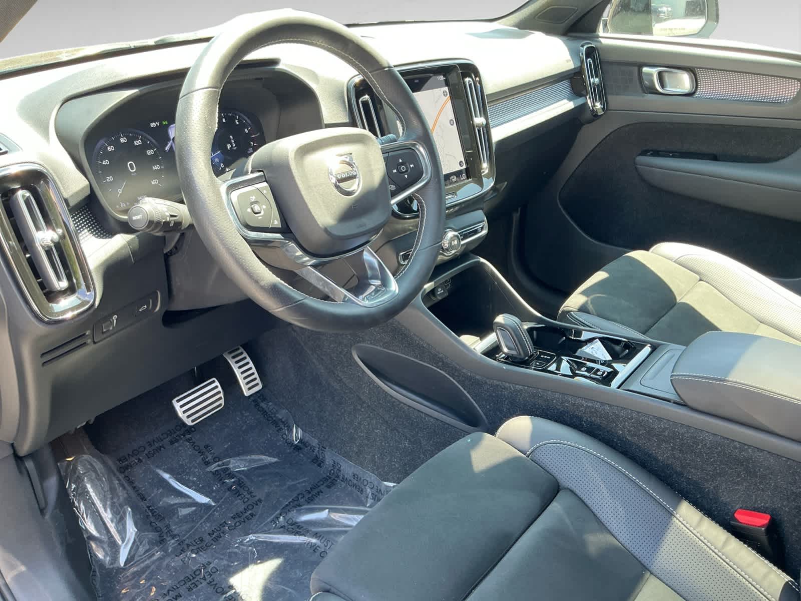 used 2021 Volvo XC40 car, priced at $28,998